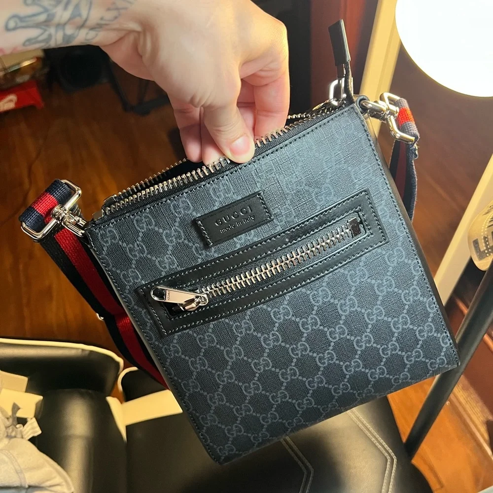 Gucci messenger bag - Picture 1 of 6